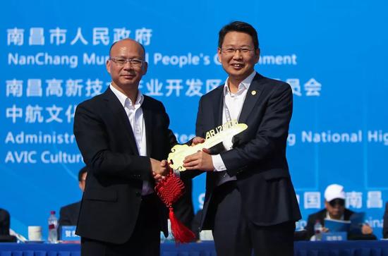 天王国际娱乐网,打工旅行不是打工旅行,只不过是“生活”在别处