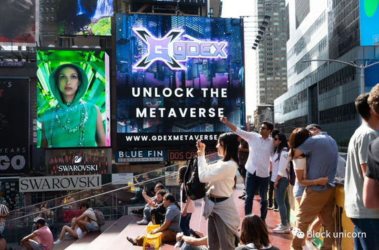 2022 年 6 月 20 日在纽约市举行的第四届 NFT.NYC 年度会议期间，时代广场的一块广告牌上写着 “ 解锁元宇宙 ”。诺姆·加莱—盖蒂图片社