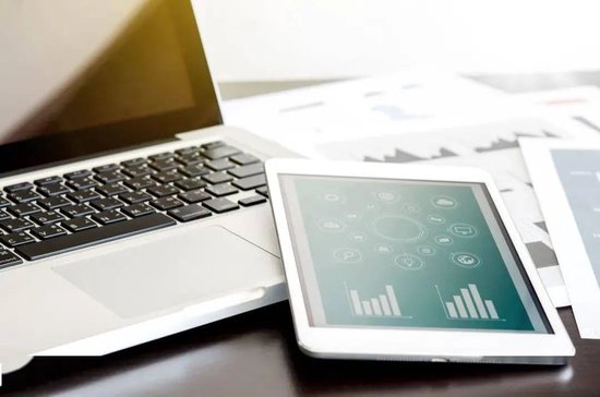 教育硬件的红与黑