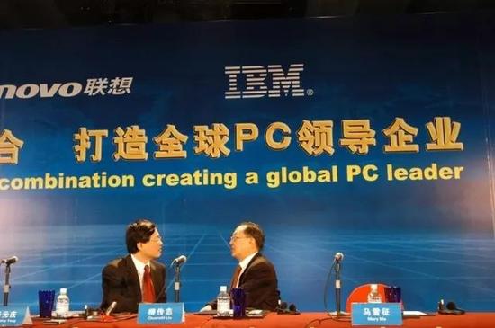 ▲杨元庆和柳传志一同出席联想宣布收购IBM发布会。@视觉中国