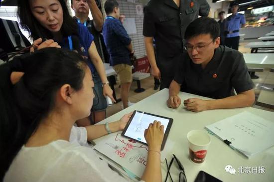 被谈话人在移动设备上签名,直接传输至计算机后台,完成备案