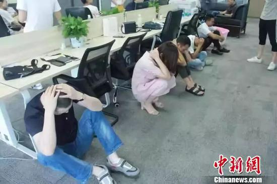 资料图:浙江警方捣毁高利贷款网络平台。 警方提供