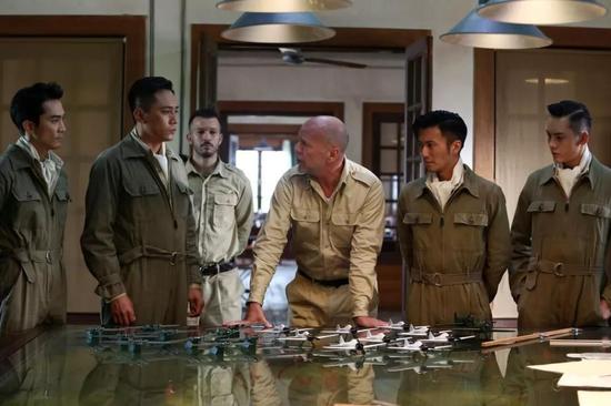 7.5亿天价合同真归杨子黄圣依夫妇?蛛丝马迹曝