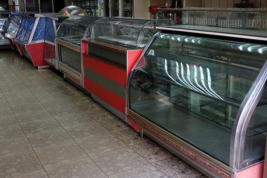 8月17日，委内瑞拉首都卡拉卡斯，一家面包店的货柜已经空了。