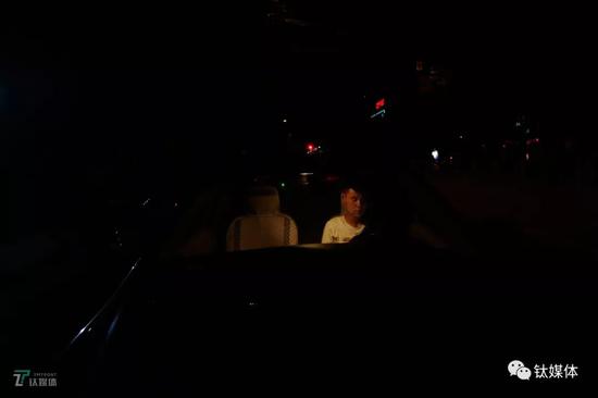 风暴中的网约车司机:怨言中挣钱 只能越来越依