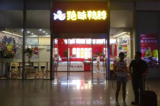 门店月均收入大幅下降