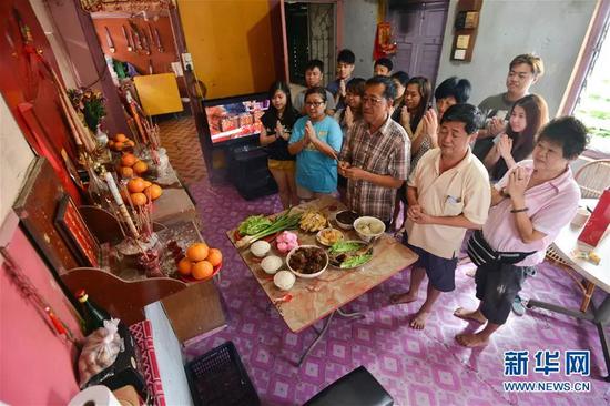 马哈蒂尔痛心马来人太懒 竞争不过华人