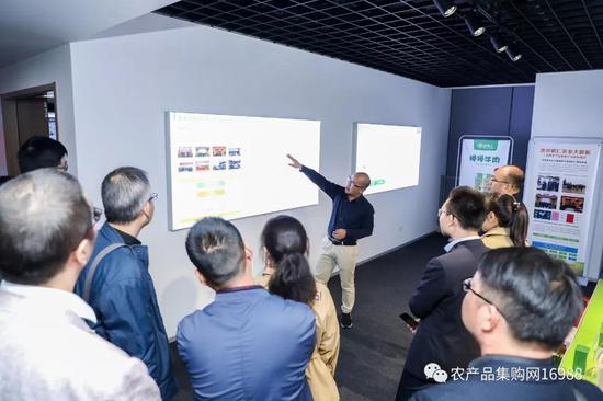 布瑞克执行总裁黄桂恒热情接待参观团队
