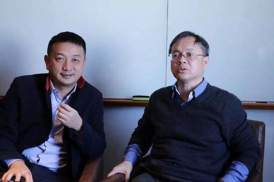 左为梁建章,右为黄文政,拍摄:虎嗅,周超臣