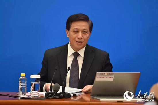 大会发言人张业遂。(人民网记者 翁奇羽 摄)