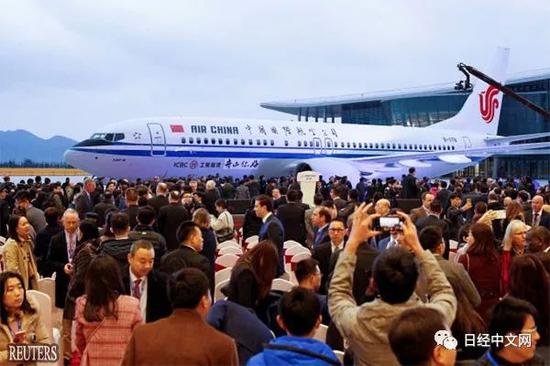 波音向中国交付的波音737MAX客机(资料,reuters)