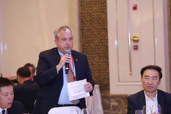 ��������ʹ�ݹ�ʹ�β���Ī��