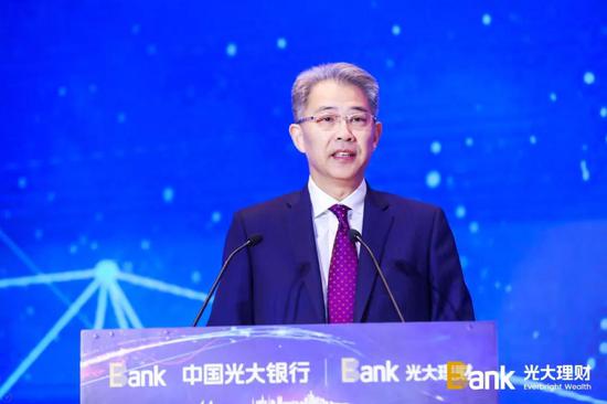 中国光大银行党委书记、董事长李晓鹏在现场致辞