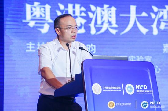 赌场放水被抓怎么解释 - 特种兵搞笑:老板娘要求苹果和麦克 拿这把枪吃鸡 你觉的会怎么样