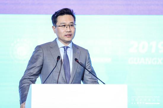 金狮娱乐场网站|男子列车上醉酒“发疯” 打完旅客再咬乘警被刑拘