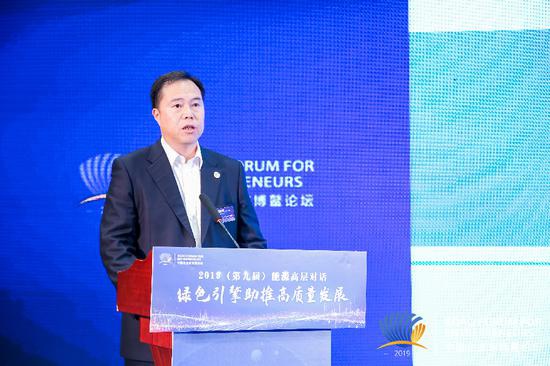 图为中国中铁高新工业股份有限公司党委书记、董事长易铁军发表讲话