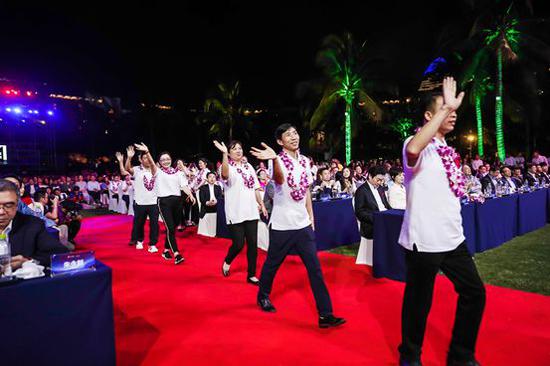 2019马云乡村教师奖获奖人步入红毯