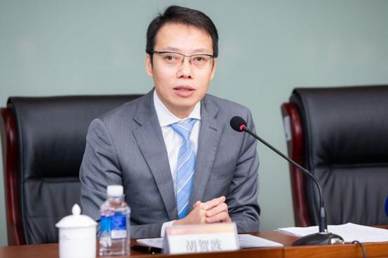 (集团党委书记、董事长胡贺波发表讲话)