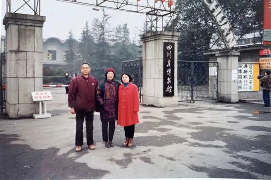 叔叔婶婶和他们的女儿