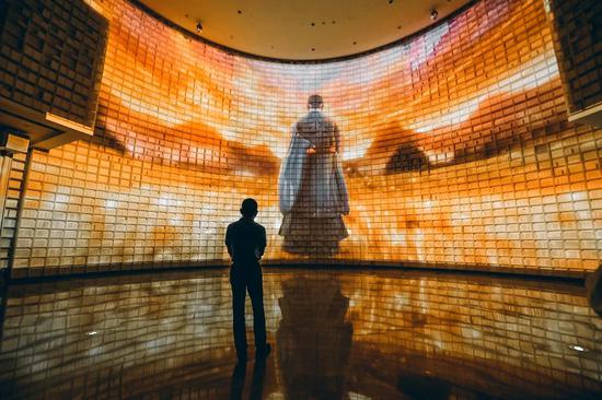 梁建章参观孔子博物馆