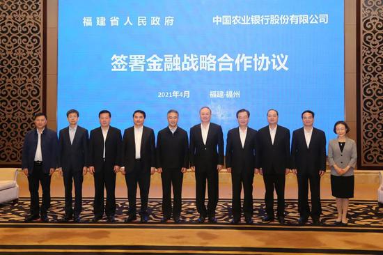 谷澍出席与福建省政府金融战略合作协议签约仪式并在当地分行调研