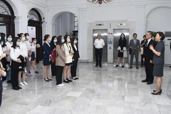 我为群众办实事:走进上海金融法院 莘莘学子近距离感受金融司法