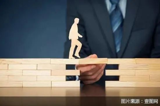 银行理财“不保本”,谁来买单 银行理财“不保本”,谁来买单