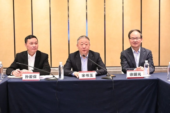 绍兴黄酒集团(古越龙山股份公司)在山东泰安荣获中国酒业10个奖项