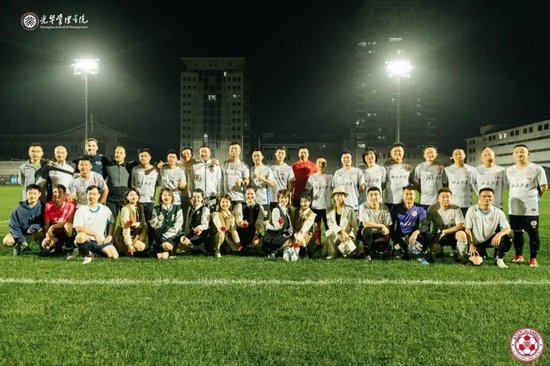 进入足球俱乐部需要学历吗,进入足球俱乐部需要学历吗知乎