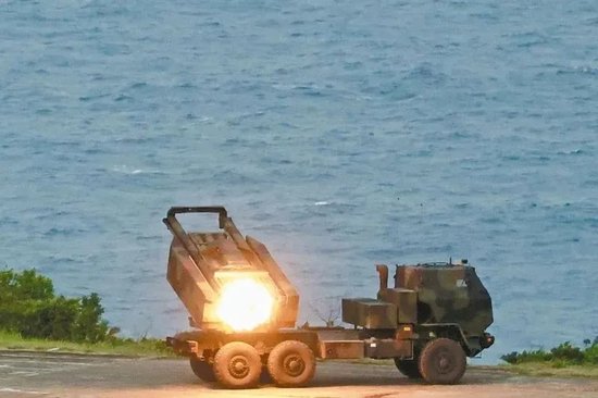 5月12日,台军首次进行“海马斯”实弹射击 台湾“联合新闻网”