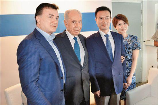 ▲佩雷斯会见小叶夫妇