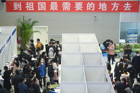 图片来源:新华社