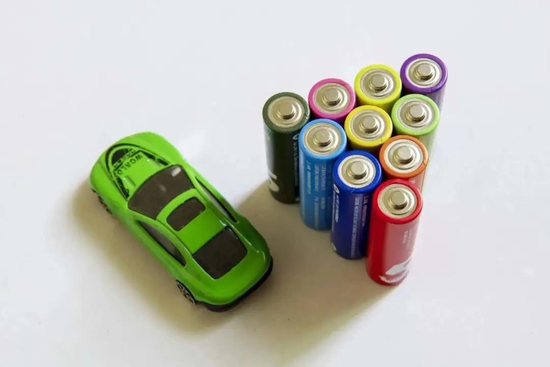 从报废的新能源汽车里淘金，动力电池回收是一门怎样的生意