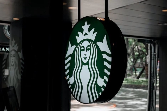 "Injecting" Asian CEOs into the Cup of Starbucks