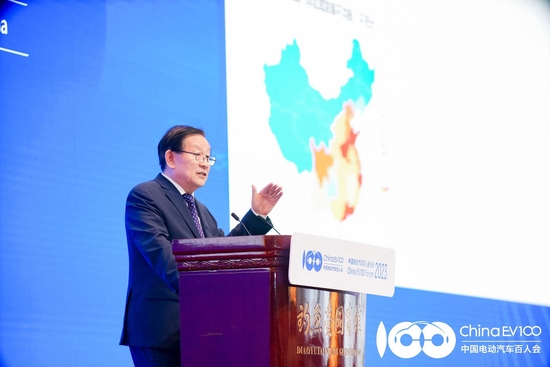 万钢:当前我国正在迈向新能源汽车产业发展的新阶段