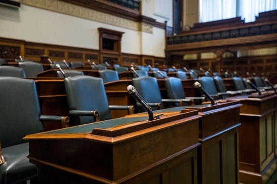 张兰卖酸辣粉还债，但她一个官司都没赢过