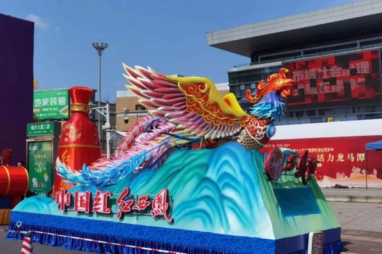 西凤酒亮相第十八届中国国际酒业博览会 董事长张正现身展馆