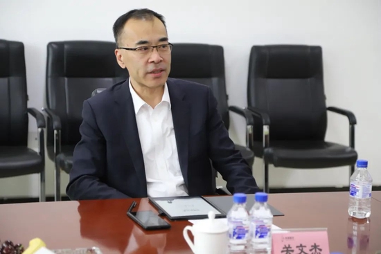 华夏银行行长关文杰率队考察承德建龙