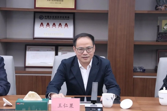 沛华集团、酒仙集团一行到访中国酒业协会