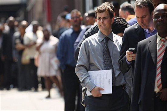 外盘头条：小摩称标普500指数将创纪录新高 分析师料美联储九月不会加息 投资者正以两年来最快速度追涨美股