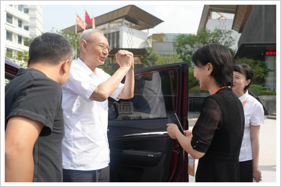 住进养老院，重庆前首富、力帆集团创办人尹明善，彻底想开、放下了