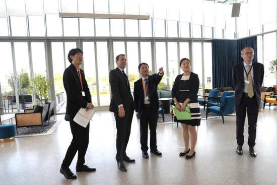 茅台丁雄军：加快推进巴黎公司自营试点，为在欧洲主要城市建设终端门店、海外自营渠道探索更多可行经验