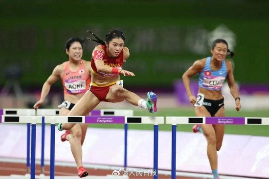 “反转”之夜?吴艳妮抢跑银牌被取消,中国香港男足挺进四强,国羽男团逆转战胜印度队......