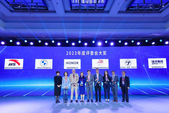 持续精耕农食数智化,佳沃集团荣获鼎革奖年度评委会大奖