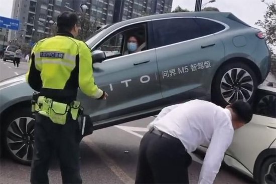客户误把油门当刹车 问界“骑上”比亚迪谁担责?
