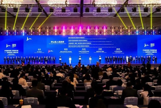 郭广昌新年感言：穿越激流 相信未来