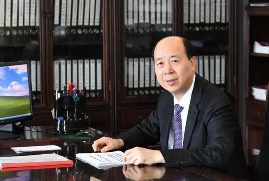 36岁美女“二代”接班350亿上市公司桐昆股份，“第一把火”就要破釜沉舟？