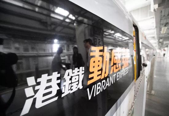 香港的机遇:去香港的高铁发车了 车票大卖