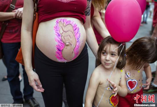 资料图:孕妇与孩子。
