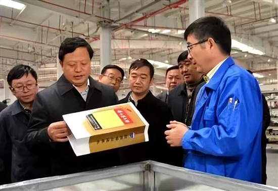 《九部的检察官》再刮反腐风暴:贪官家藏的茅台酒,成了烫手山芋